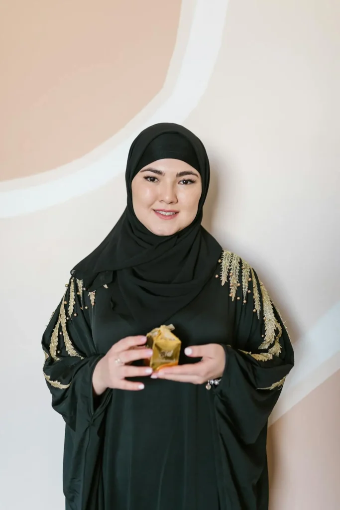 abaya_black_and_gold